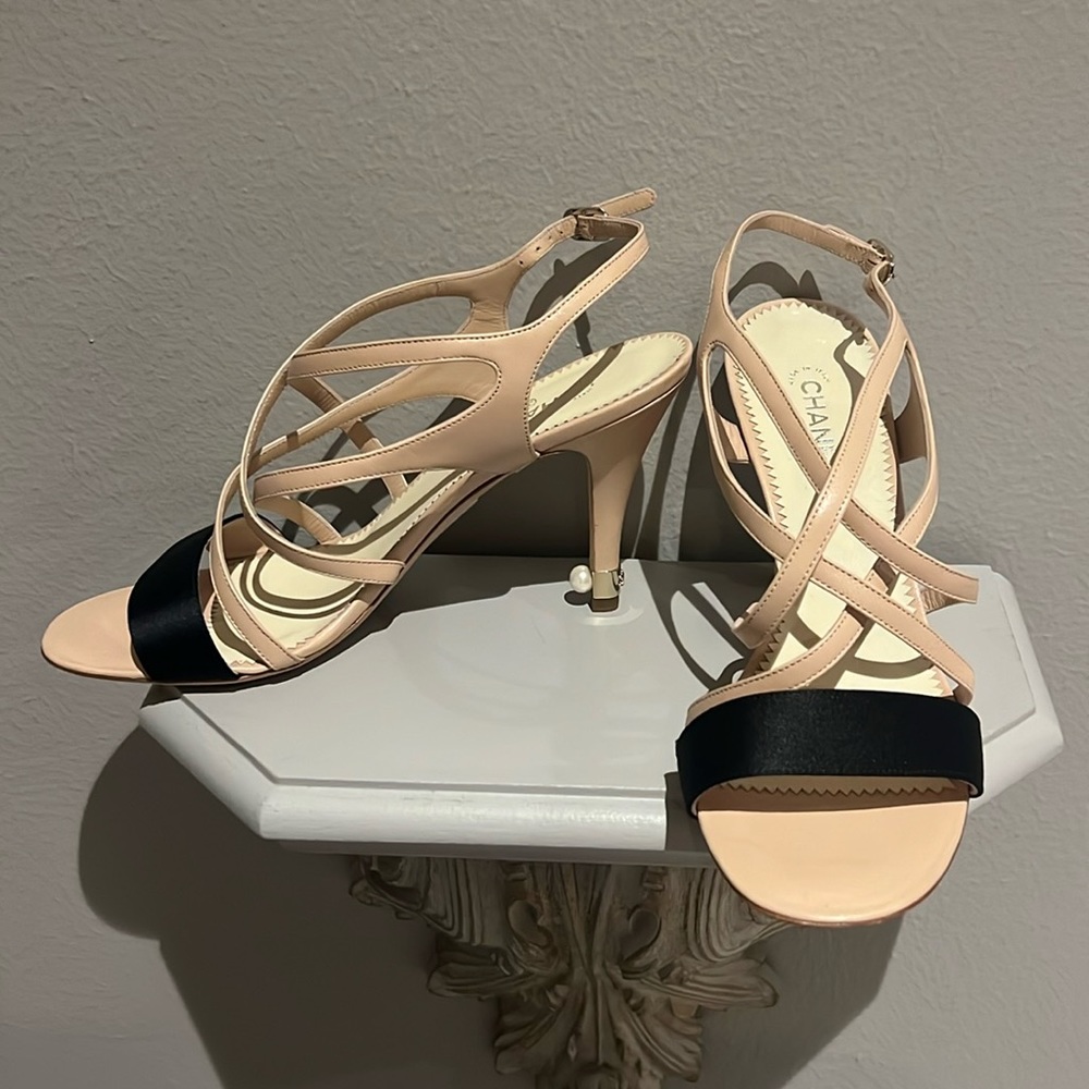 NEW CHANEL CC size 39 strapy heels